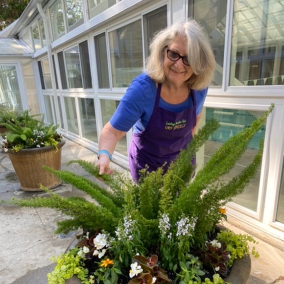 Meet your Posher, Gayle - Picture 1 of 1